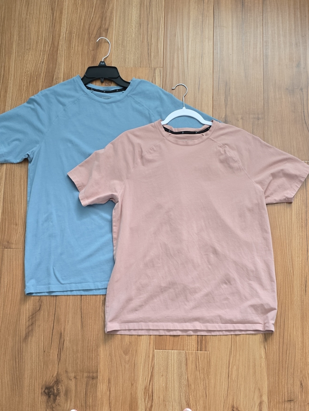 Kenneth Cole Mens Classic Crewneck T-Shirt - Dusty Pink and Light Blue